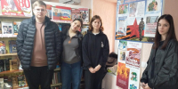 Тематическая беседа  «Возьми себе в пример героя!». Малореченская сельская библиотека - Алуштинская ЦБС