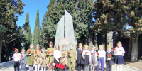 «Посвящение освободителям: церемония возложения цветов к братской могиле». Изобильненская сельская библиотека - Алуштинская ЦБС